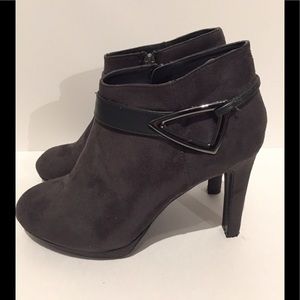 IMPO gorgeous dark grey faux suede ankle boots 8.5