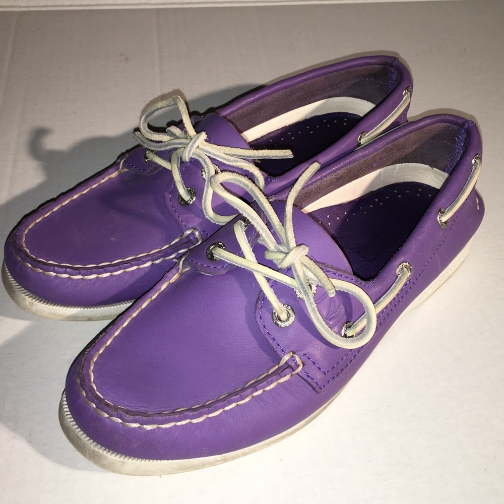 Purple Sperry leather top slider size 7.