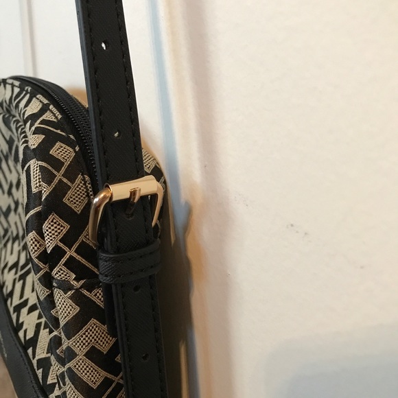 Tommy Hilfiger Bags Nwt Tommy Hilfiger Crossbody Purse Bag Black Tan Poshmark