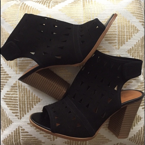 New 14th and Union Trinton Laser Cut Sandal. - Picture 4 of 8