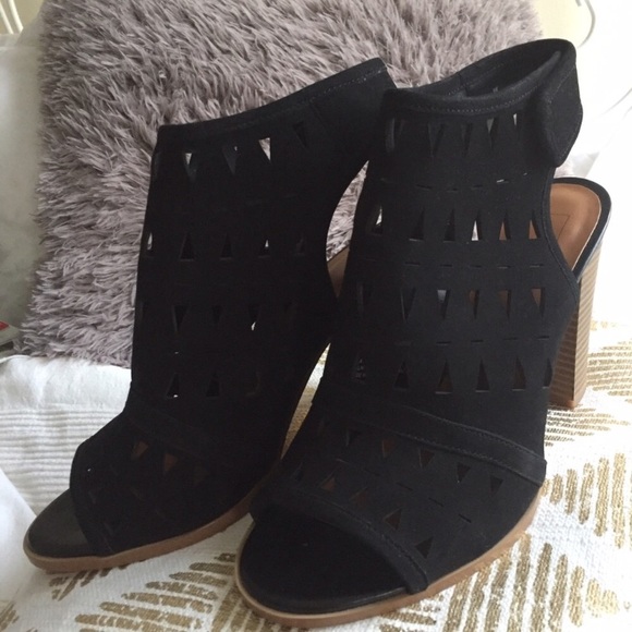 New 14th and Union Trinton Laser Cut Sandal. - Picture 6 of 8