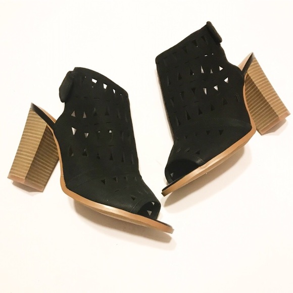 New 14th and Union Trinton Laser Cut Sandal. - Picture 2 of 8