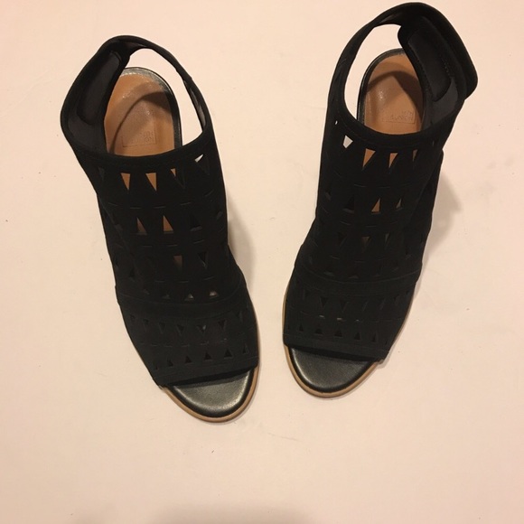 New 14th and Union Trinton Laser Cut Sandal. - Picture 5 of 8