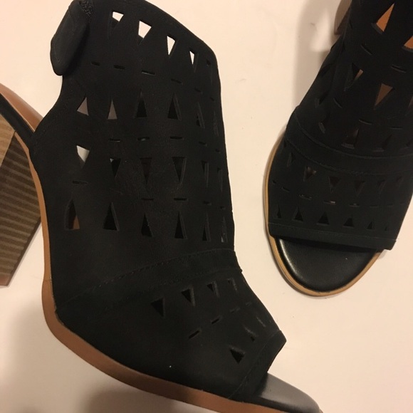 New 14th and Union Trinton Laser Cut Sandal. - Picture 7 of 8