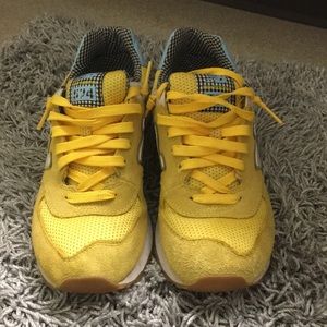Yellow New Balances 574