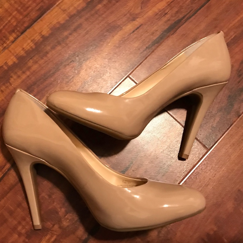 Jessica Simpson size 7  Nude heels
