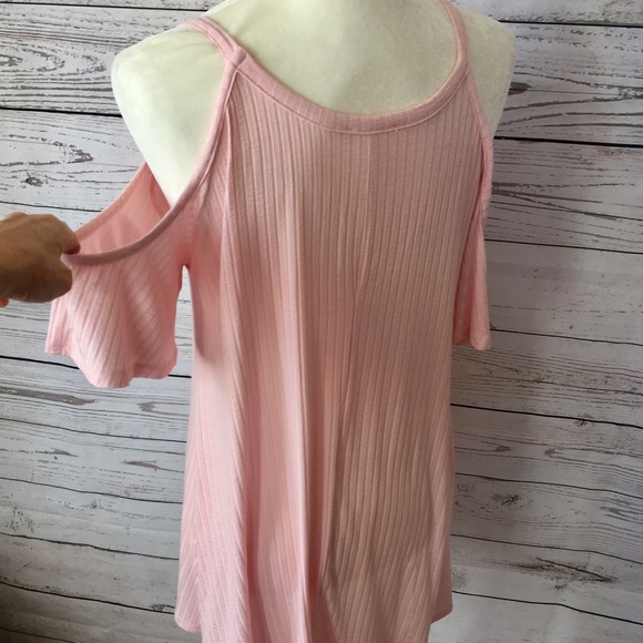 NEW! Pink cold shoulder loose fit short sleeve top - Picture 3 of 5