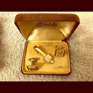 Mother of pearl and 18KGP cuff links and tie clip