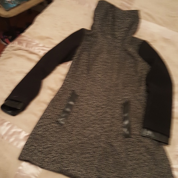 Make An Offer! Designer Coat Black/Multi Small - Picture 2 of 5