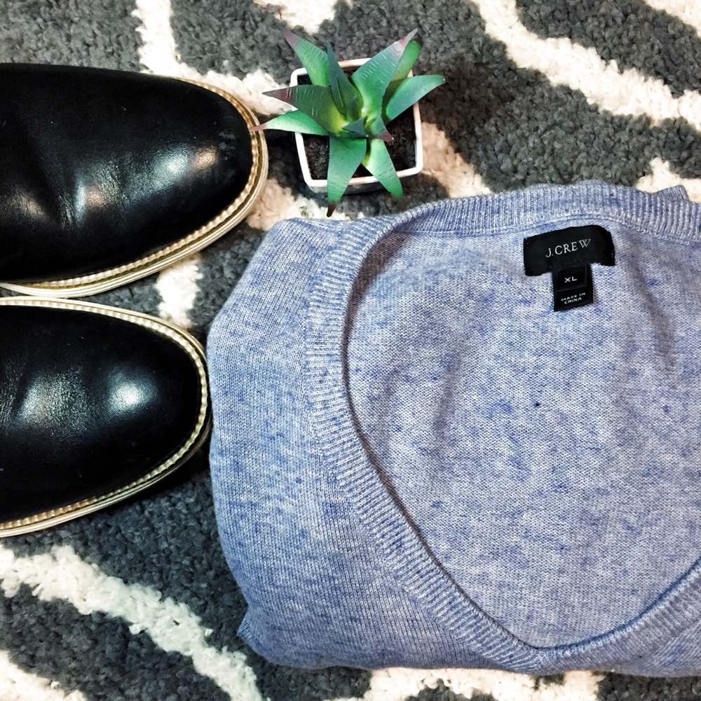 J. CREW • v-neck light blue marled sweater
