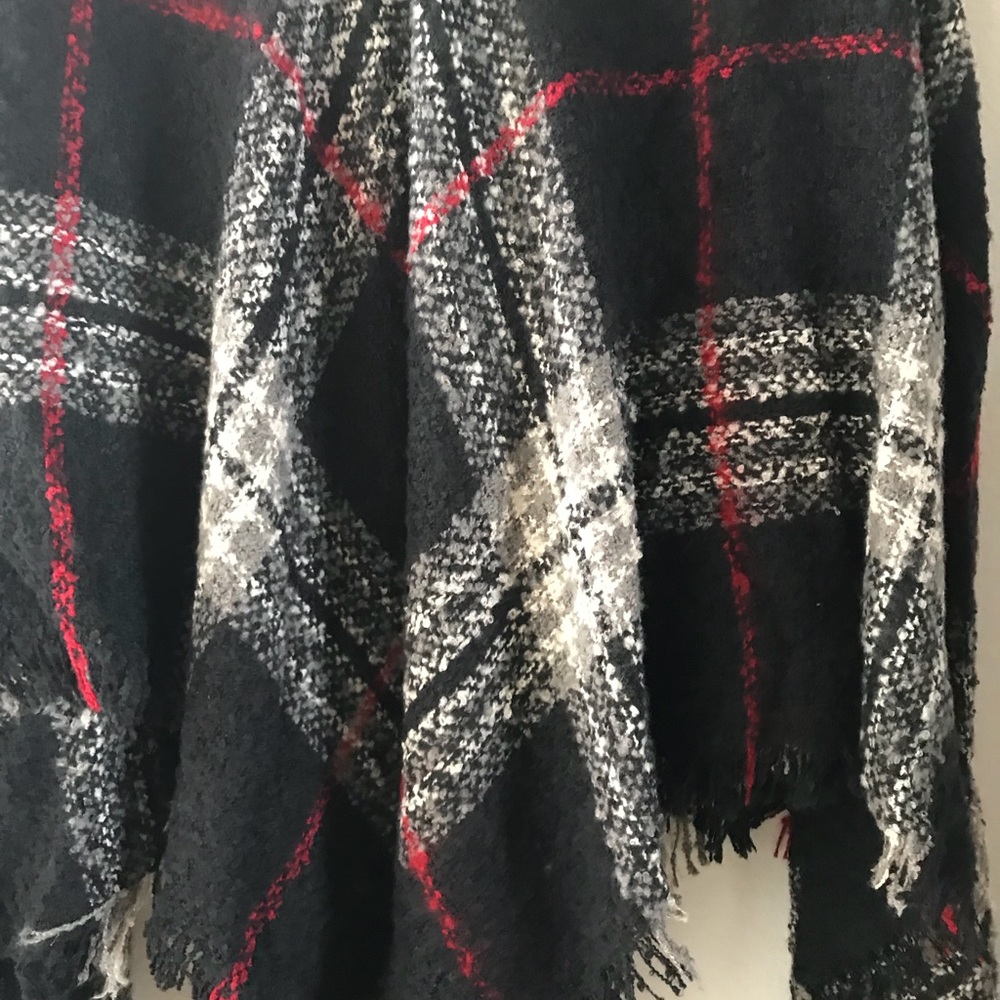 Plaid Poncho With Hoodie - Picture 4 of 7