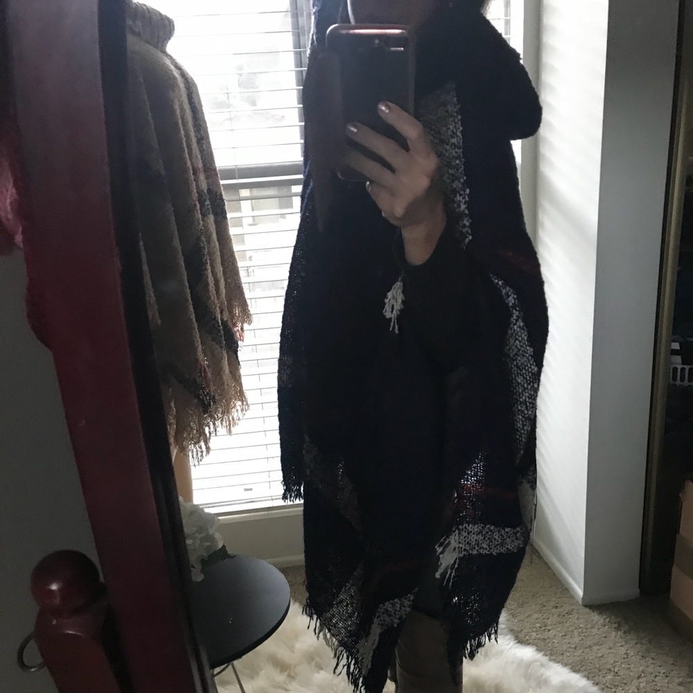 Plaid Poncho With Hoodie - Picture 5 of 7