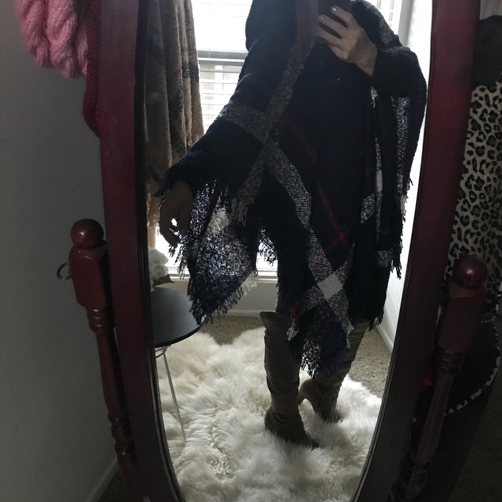 Plaid Poncho With Hoodie - Picture 6 of 7