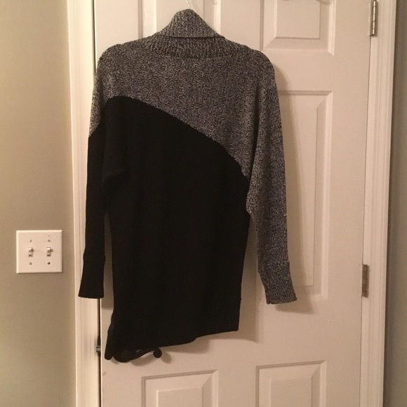 Asymmetrical Color Block Pullover Sweater - Picture 2 of 3