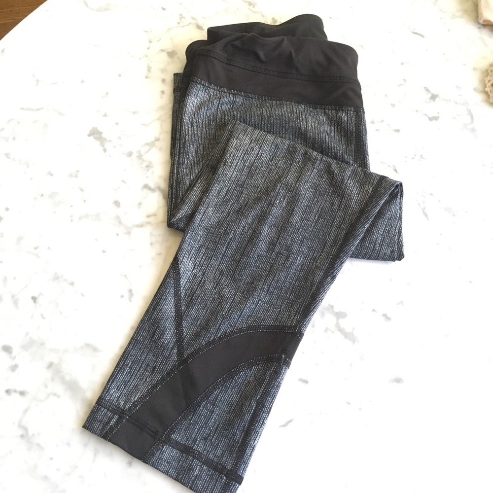 Lululemon run swiftly crops with zippered pouch