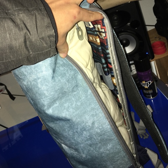 Famine Backpack - Picture 3 of 3