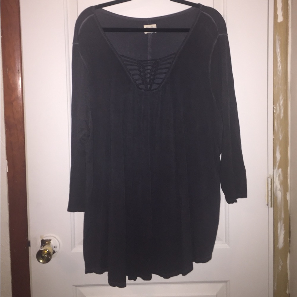 NWOT LONG SLEEVE CAGED NECK TEE SZ 3X