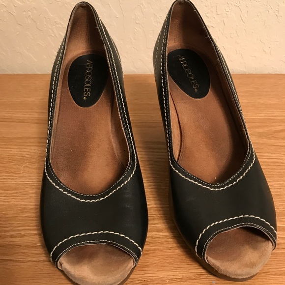 Black leather peek toe shoes - Picture 2 of 4