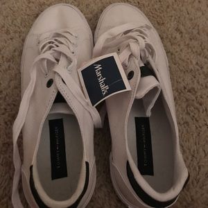 Tommy hillfiger sneakers-never worn tags on