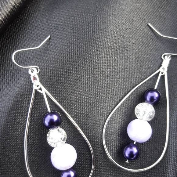 Handmade purple glass beaded necklace & earrings - Picture 5 of 7