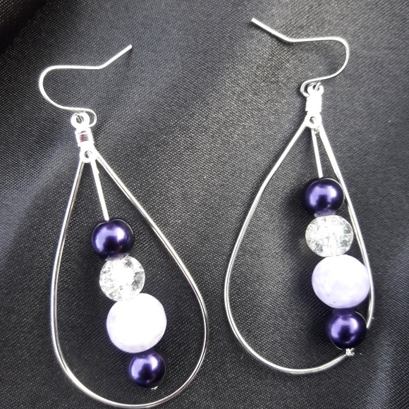 Handmade purple glass beaded necklace & earrings - Picture 6 of 7