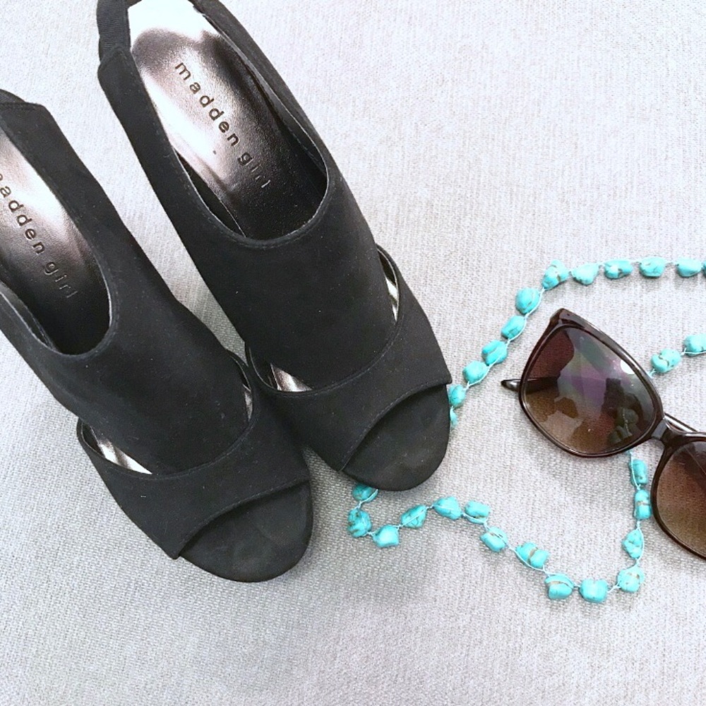 Madden Girl Black Wedges