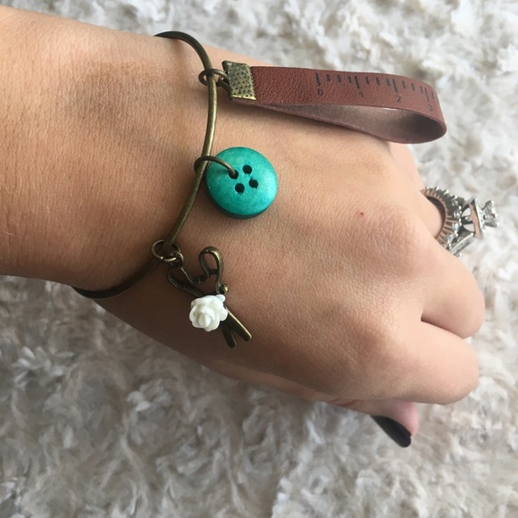 ✂️Seamstress Bronze Bangle w/ Tape Measure Charm - Picture 3 of 4