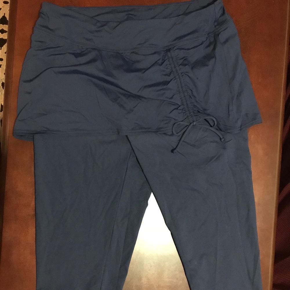 Lands End skirted crop swim leggings size large