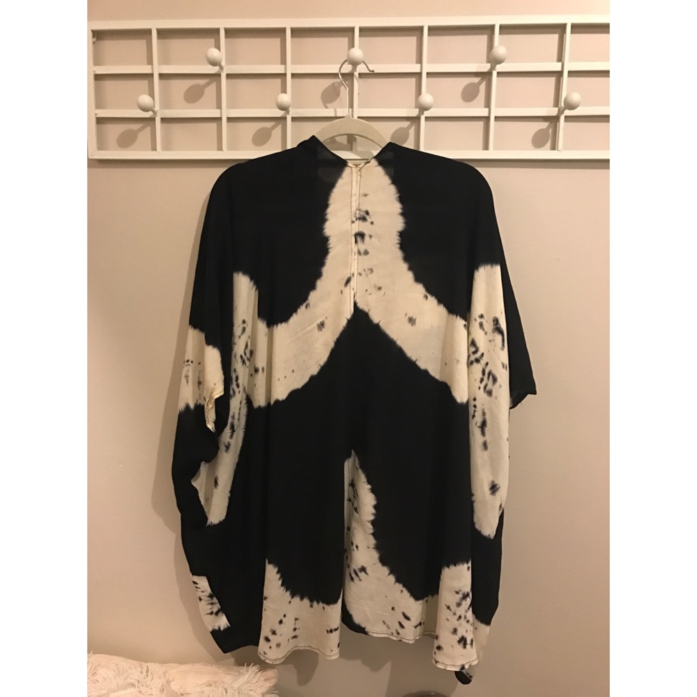 LF Kimono - Picture 2 of 2