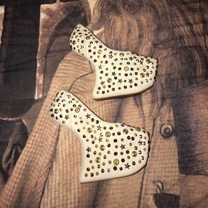 Jeffrey Campbell heel less platforms size 7