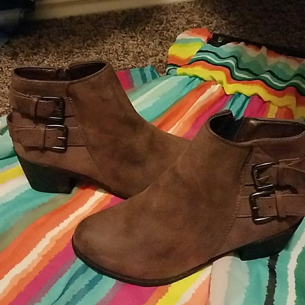 Cute boots size 6