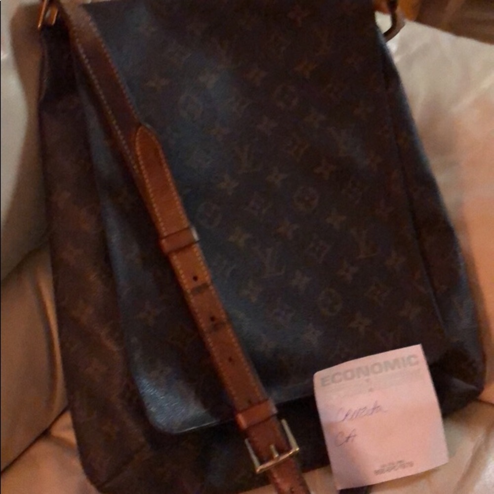 Crossbody LV