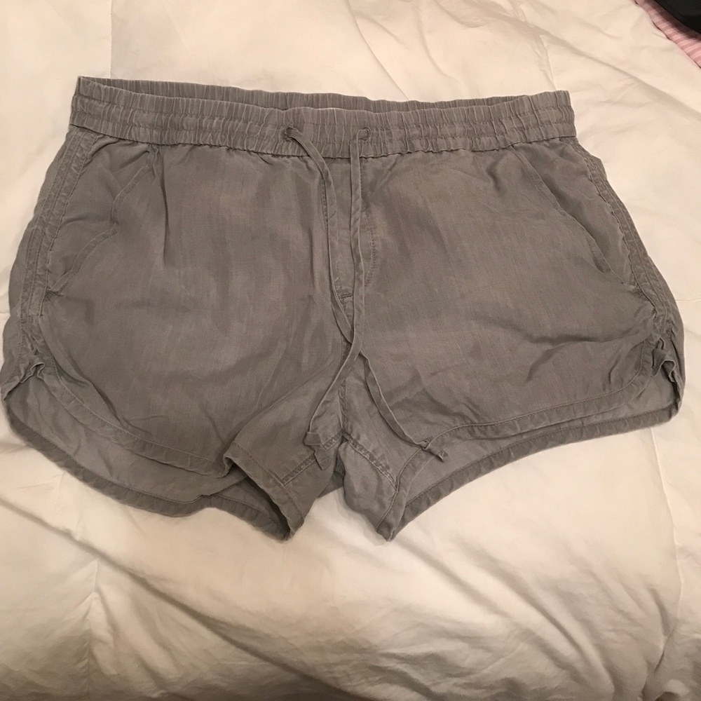 Super comfortable gap shorts!