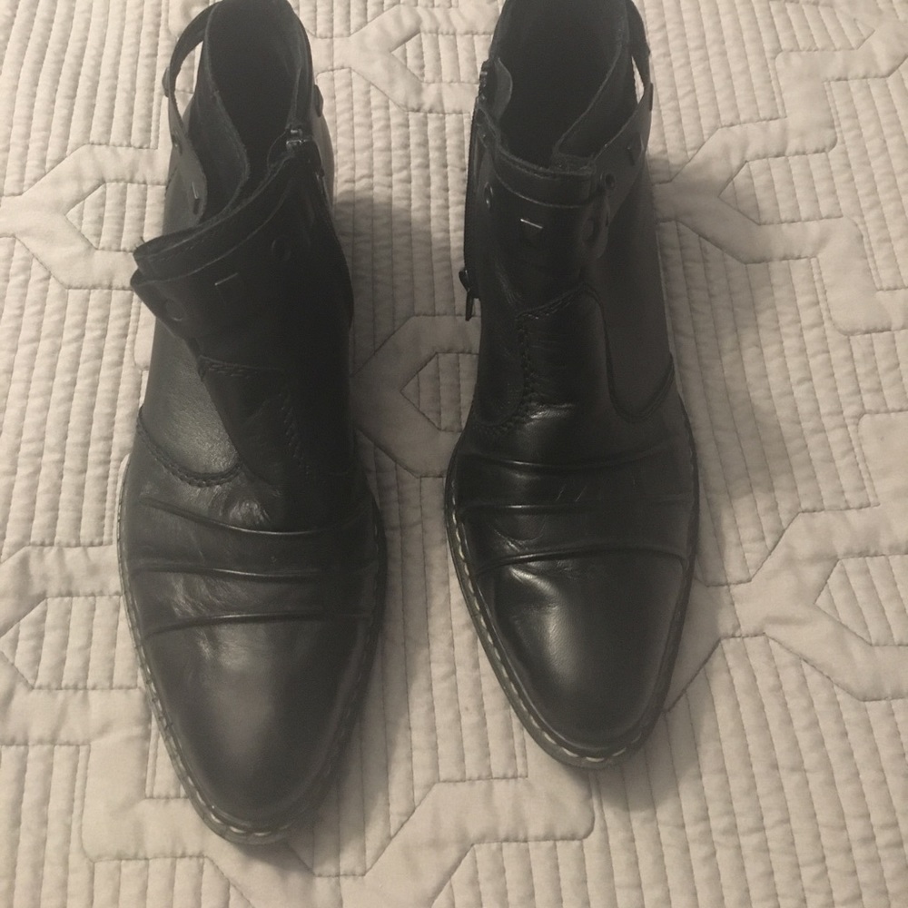 Never worn Rieker size 39 black booties