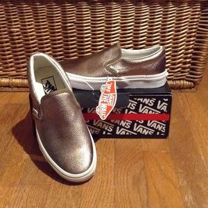 Vans "off the wall" slip ons