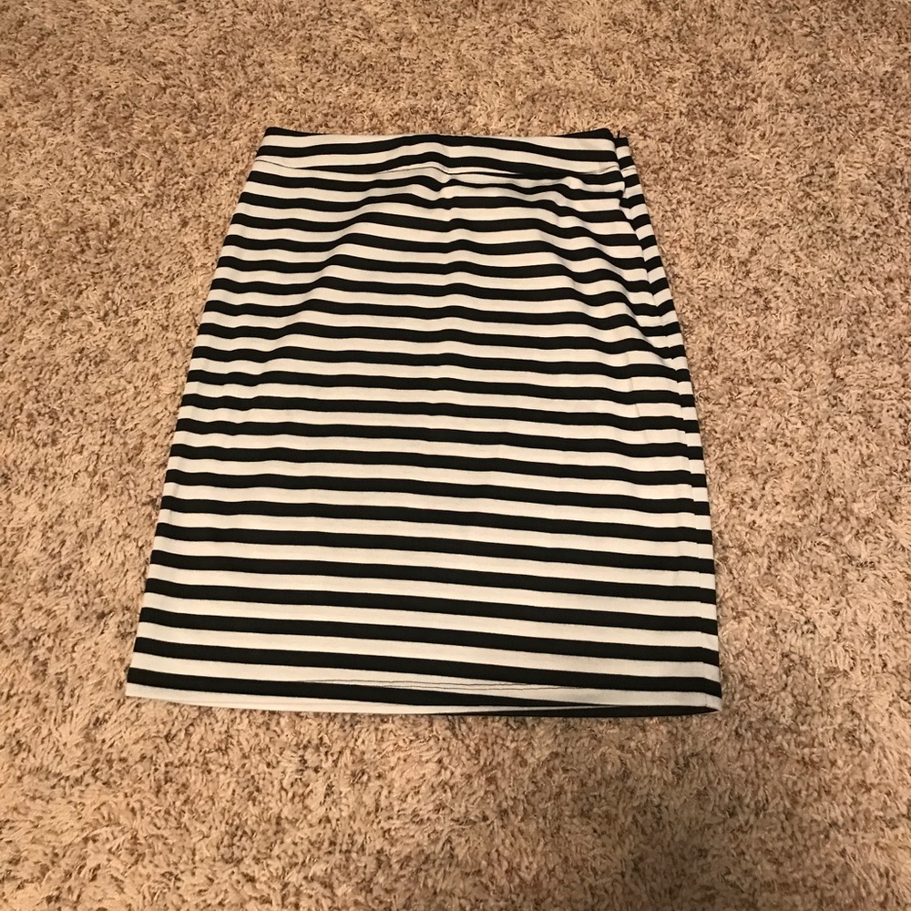 Black and white striped pencil skirt