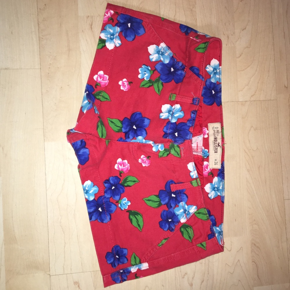 Hollister red floral 🌺 shorts