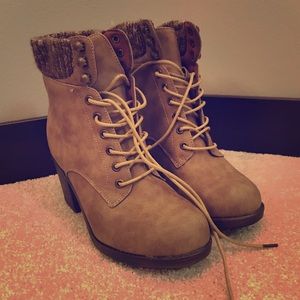 Brand new never worn boots