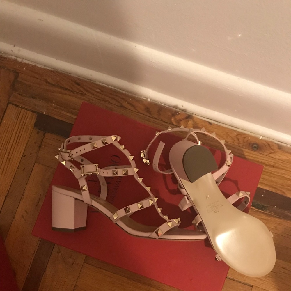 New Valentino shoes, in baby pink.