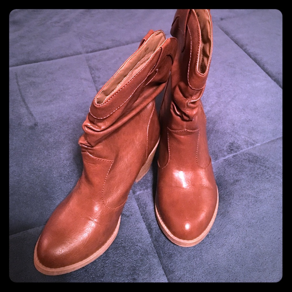 Kohl’s brown short boots