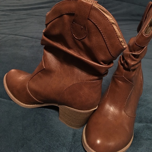 Kohl’s brown short boots - Picture 2 of 4