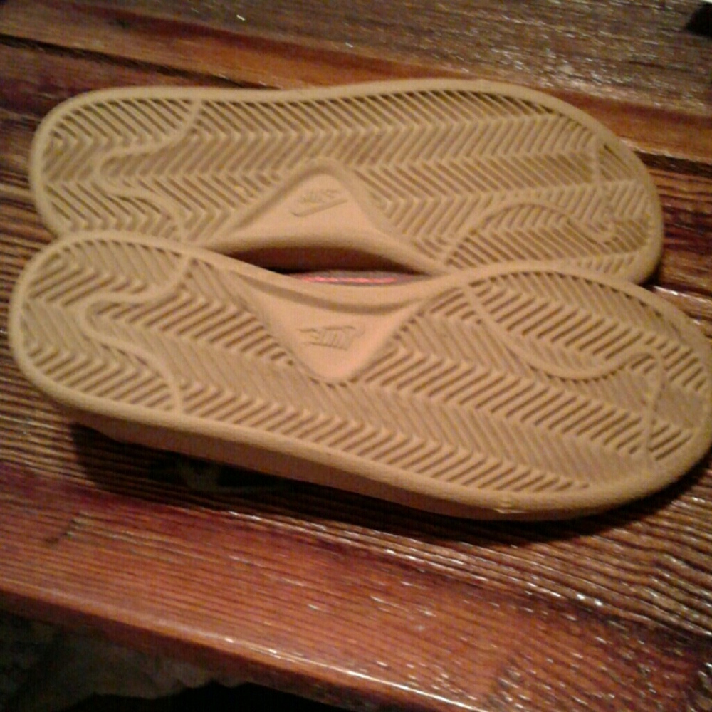 Women's Nike Shoes - Picture 3 of 7