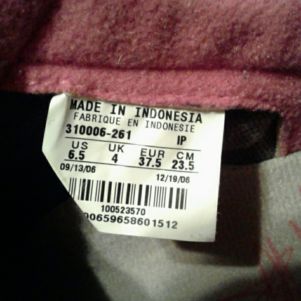 Women's Nike Shoes - Picture 4 of 7
