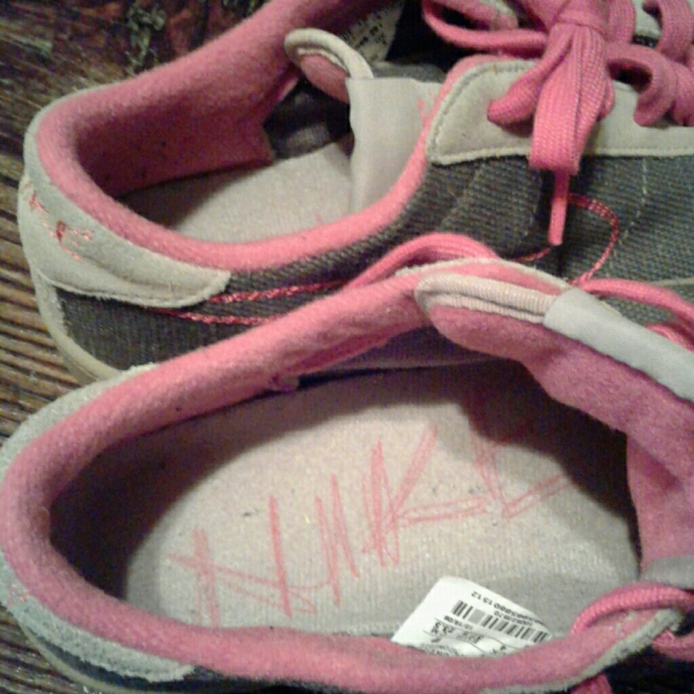 Women's Nike Shoes - Picture 5 of 7