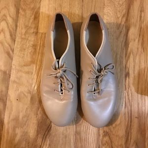 Tap shoes