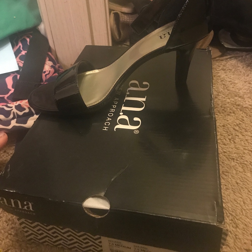 Heels - Picture 2 of 2