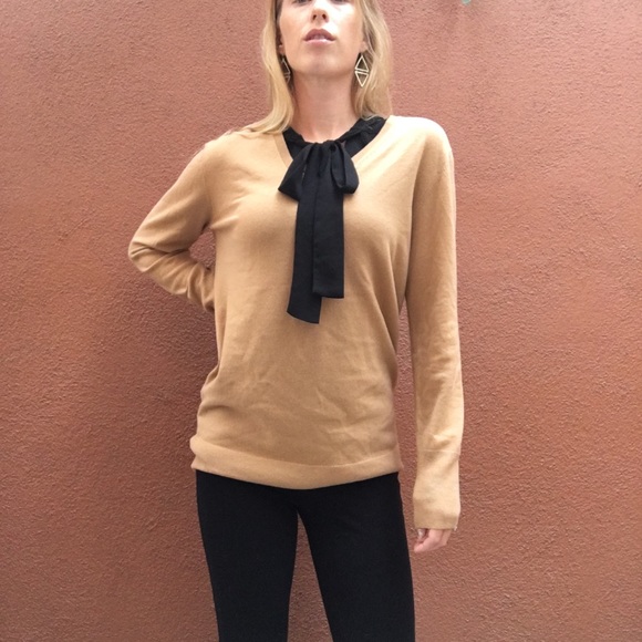Norman Marcus V-Neck Cashmere Sweater. Camel color - Picture 4 of 8