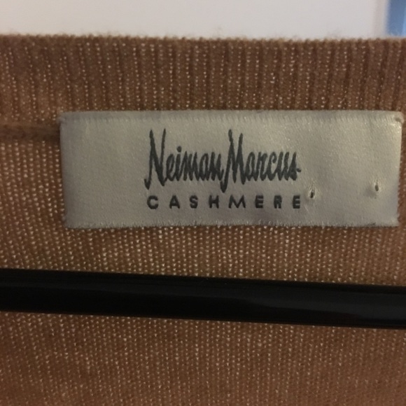 Norman Marcus V-Neck Cashmere Sweater. Camel color - Picture 5 of 8