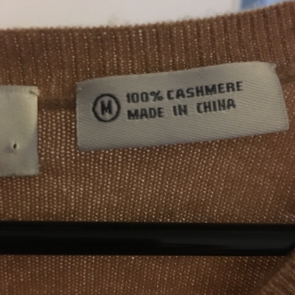 Norman Marcus V-Neck Cashmere Sweater. Camel color - Picture 6 of 8