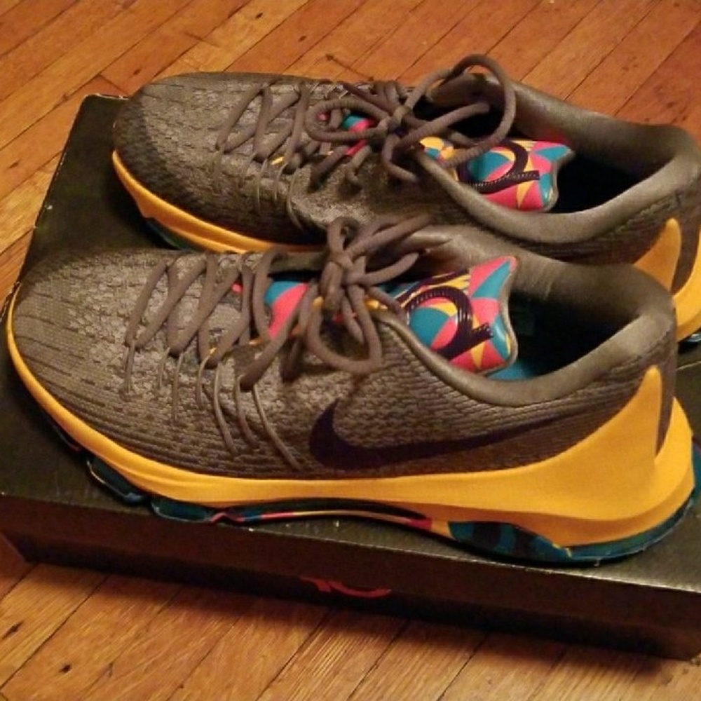 Near new KD size 9.5
